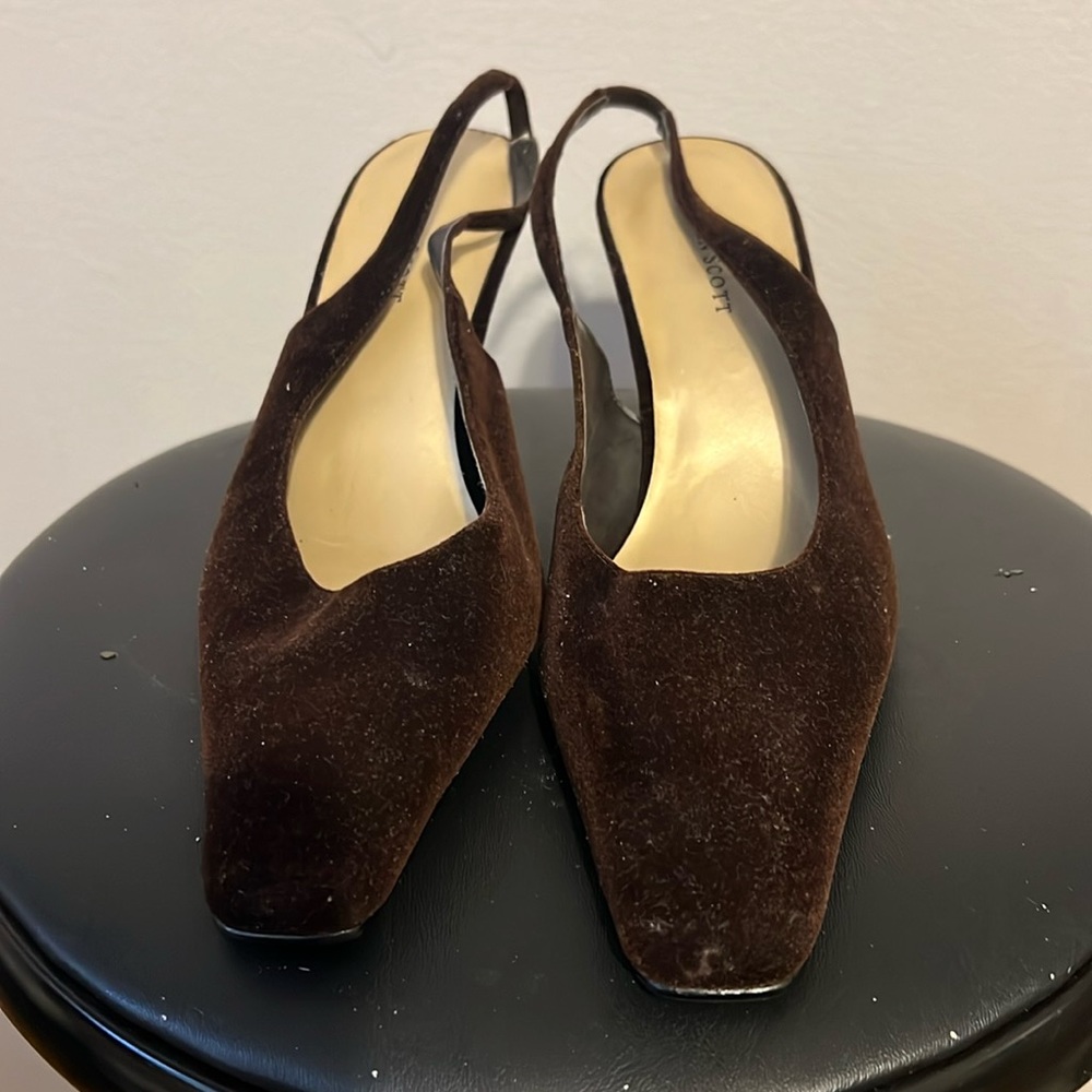Brown sling back Karen Scott velvet pump size 10